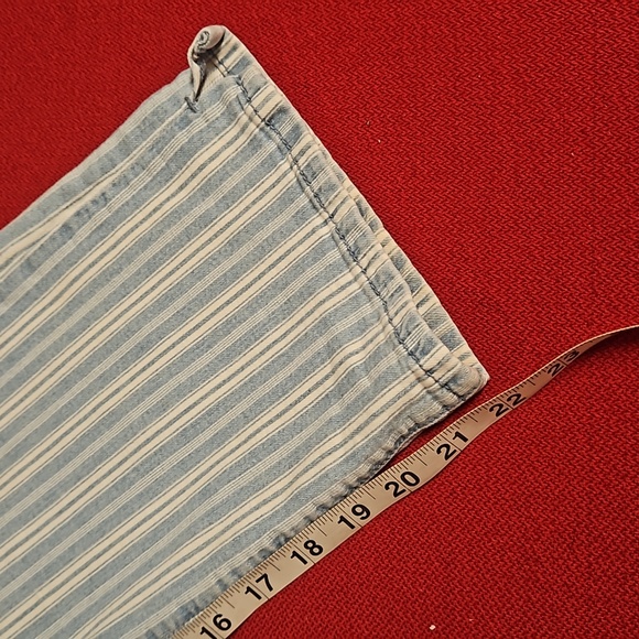 Nine West 'Chrystie Capri' size 10 striped light wash blue EUC - Picture 6 of 9